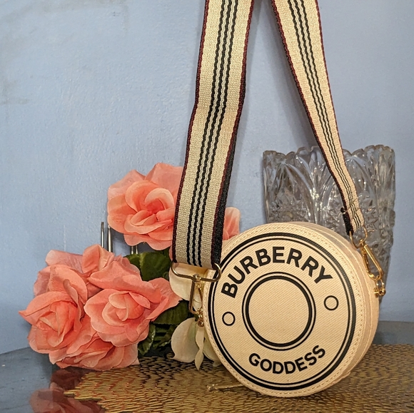 Burberry - Picture 1 of 10